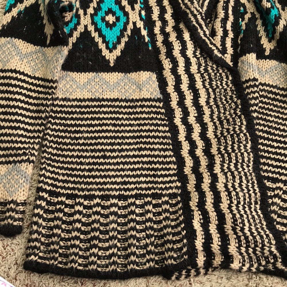 Cute Patterned Winter Cardigan - Picture 2 of 2